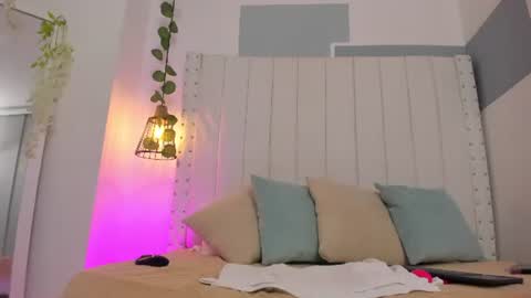 Snapshot of hanah_gray chatting on July 3, 11:27 am hanah_gray online show from July 3, 11:27 am