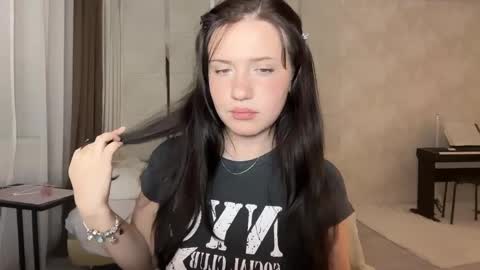hanahwoods online show from May 22, 12:40 am