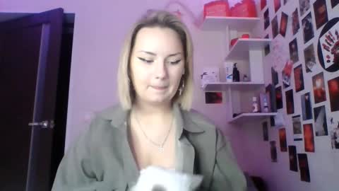 Snapshot of hancastillio chatting on September 29, 1:05 pm Caroline online show from September 29, 1:05 pm