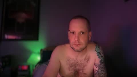 hand_banana_420 online show from April 26, 9:34 pm