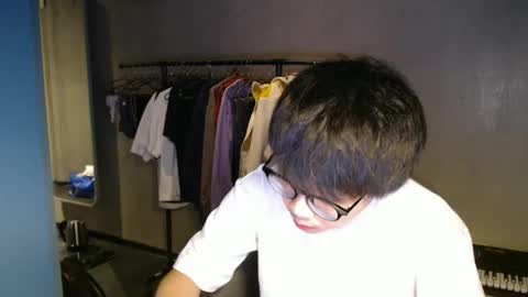 handsome_mannn online show from December 3, 2:08 am