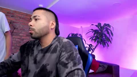 Snapshot of handsomeboys19 chatting on October 7, 1:19 pm leonardfarrucknick and otis online show from October 7, 1:19 pm