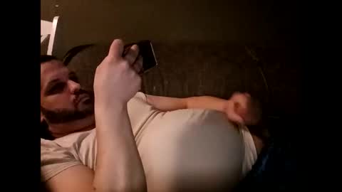 Snapshot of handsomedaddy198924 chatting on March 21, 7:35 am Handsomedaddy198923 online show from March 21, 7:35 am