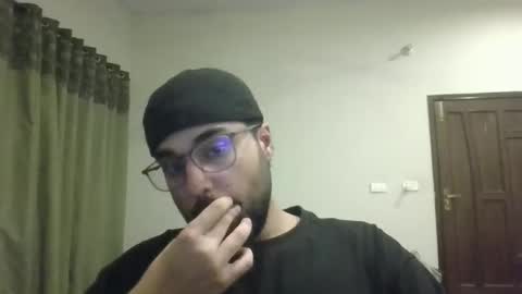 Snapshot of handsomemfker chatting on February 21, 10:44 pm Pakicock online show from February 21, 10:44 pm