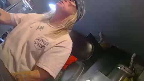 handystud33 online show from October 13, 3:17 am