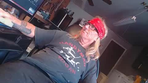 handystud33 online show from October 21, 4:08 pm