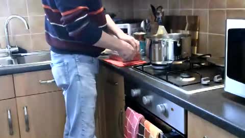 Snapshot of handz2 chatting on February 23, 2:58 pm handz2 online show from February 23, 2:58 pm