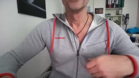 hanky online show from February 17, 12:23 pm