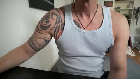 hanky online show from April 11, 10:19 am