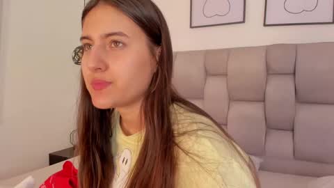 hanna__evans_ online show from October 5, 12:25 pm