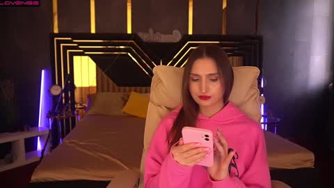 hanna__klein online show from December 3, 10:17 am