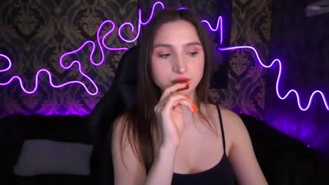 hanna__klein online show from March 12, 6:29 am