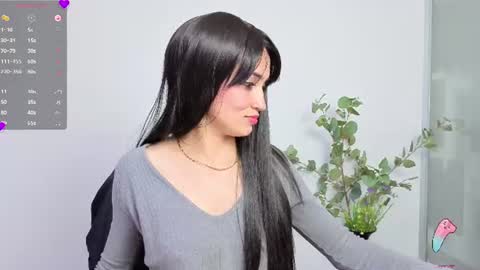 Snapshot of hanna_chloe chatting on June 19, 12:48 am Sara online show from June 19, 12:48 am