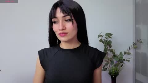 Snapshot of hanna_chloe chatting on June 29, 2:06 pm Sara online show from June 29, 2:06 pm