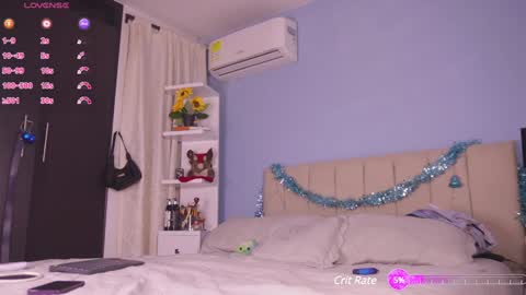 Snapshot of hanna_chris chatting on December 12, 3:54 am HANNA online show from December 12, 3:54 am