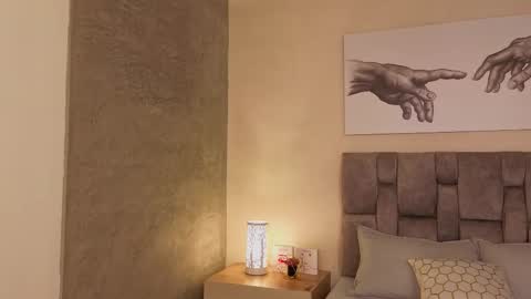 Snapshot of hanna_gatess chatting on March 5, 12:12 pm ANA online show from March 5, 12:12 pm