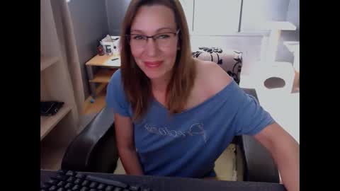 hanna_ha online show from May 17, 10:44 am