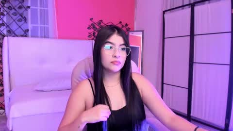 Snapshot of hanna_lee4 chatting on March 26, 1:01 am Hanna online show from March 26, 1:01 am