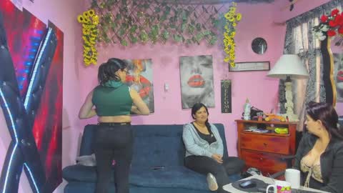 Snapshot of hanna_mature01 chatting on April 1, 12:06 pm Hanna online show from April 1, 12:06 pm