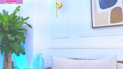 HANNA SOFIA online show from May 4, 10:33 am