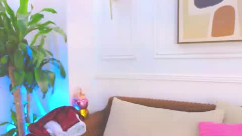 HANNA SOFIA online show from June 20, 10:40 am