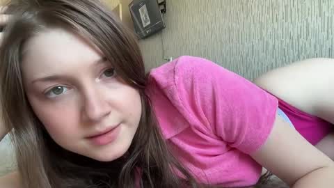 Snapshot of hanna_webber chatting on June 4, 10:21 am hanna_webber online show from June 4, 10:21 am
