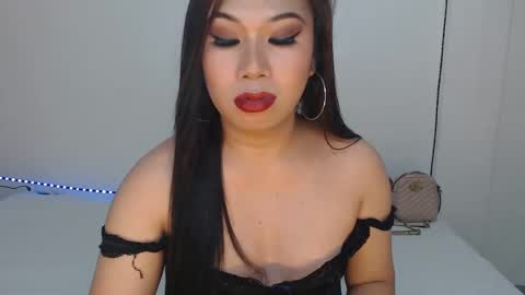 Snapshot of hannabanana_ts chatting on March 10, 3:52 pm Hannah online show from March 10, 3:52 pm