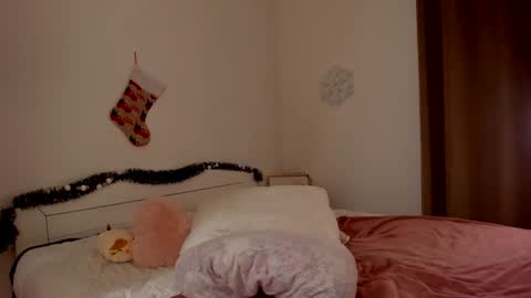 HannahIm a simple girl who likes gifts Lovense is activeThere are legends that in this room all your wish can come true online show from December 26, 9:55 am