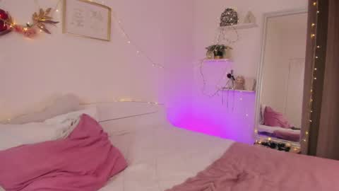 HannahIm a simple girl who likes gifts Lovense is activeThere are legends that in this room all your wish can come true online show from May 19, 8:04 pm