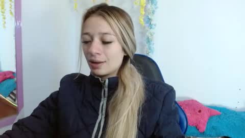 Hannah 027 online show from November 6, 10:27 am