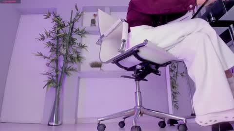 HANNAH HOWELL online show from September 30, 9:36 am