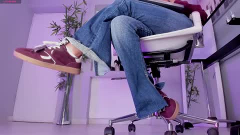 HANNAH HOWELL online show from October 7, 11:18 am