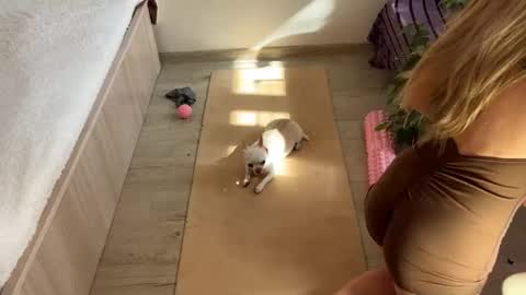 hannah levis  online show from March 13, 7:59 am