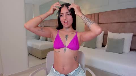 Snapshot of hannah_miltonn chatting on September 18, 9:39 pm Hannah Milton online show from September 18, 9:39 pm