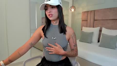 Snapshot of hannah_miltonn chatting on October 9, 9:46 pm Hannah Milton online show from October 9, 9:46 pm