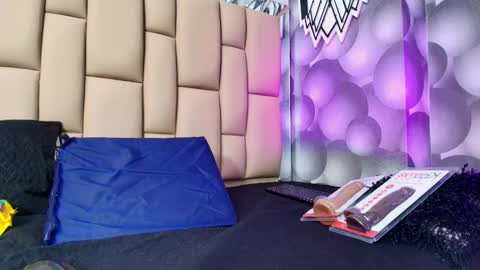 Snapshot of hannah_teehn chatting on September 27, 7:08 pm hannah_teehn online show from September 27, 7:08 pm