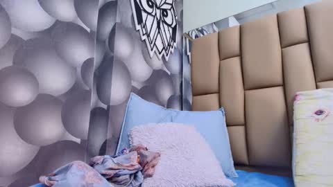 Snapshot of hannah_teehn chatting on October 18, 7:03 pm hannah_teehn online show from October 18, 7:03 pm