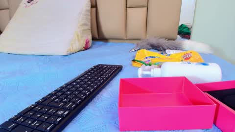 Snapshot of hannah_teehn chatting on November 4, 7:02 pm hannah_teehn online show from November 4, 7:02 pm