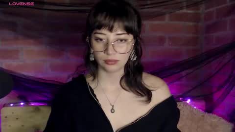 Hannah online show from December 18, 2:17 am