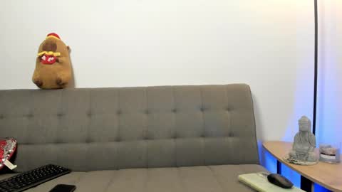 Hannah online show from May 14, 10:49 pm
