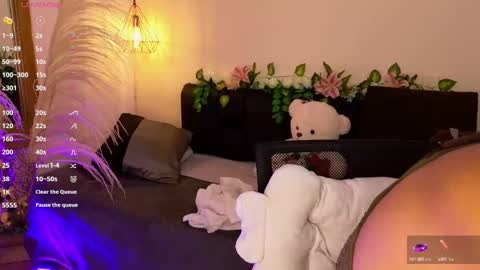 Hannah Williams online show from October 4, 9:24 pm