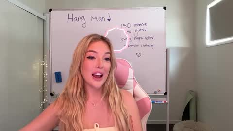Snapshot of hannahbbxx chatting on January 8, 4:12 am Hannah online show from January 8, 4:12 am