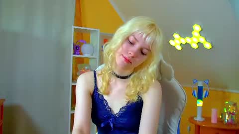 Snapshot of hannahhollis chatting on June 24, 6:23 am Hannah online show from June 24, 6:23 am
