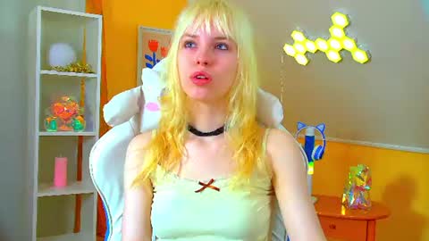 Snapshot of hannahhollis chatting on July 5, 6:09 am Hannah online show from July 5, 6:09 am