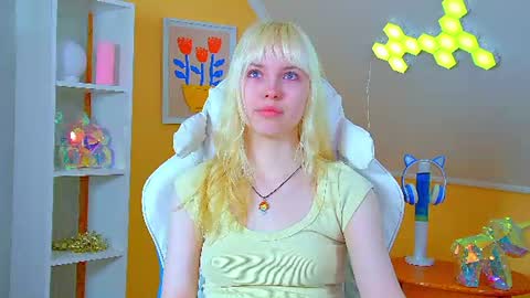 Snapshot of hannahhollis chatting on July 19, 6:17 am Hannah online show from July 19, 6:17 am