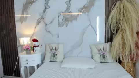 Hannahill69 online show from December 17, 4:40 am