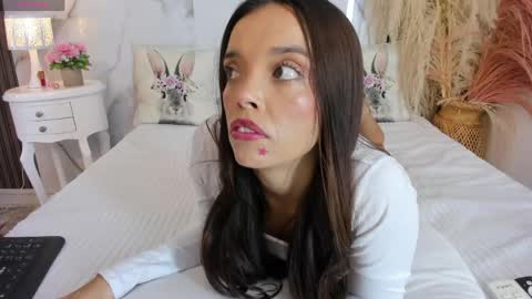Hannahill69 online show from May 9, 5:12 am