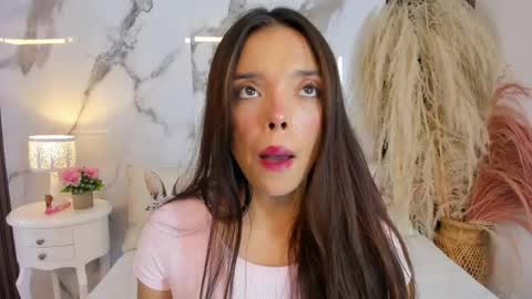 Hannahill69 online show from May 13, 5:16 am