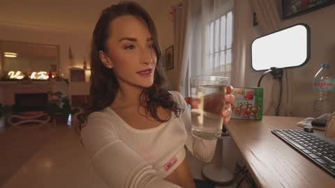 Snapshot of hannahjames710 chatting on December 19, 3:30 pm Hannah James online show from December 19, 3:30 pm