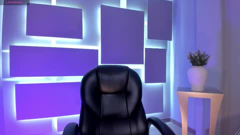 Snapshot of hannahjamesx chatting on September 24, 7:06 pm HANNAH J online show from September 24, 7:06 pm